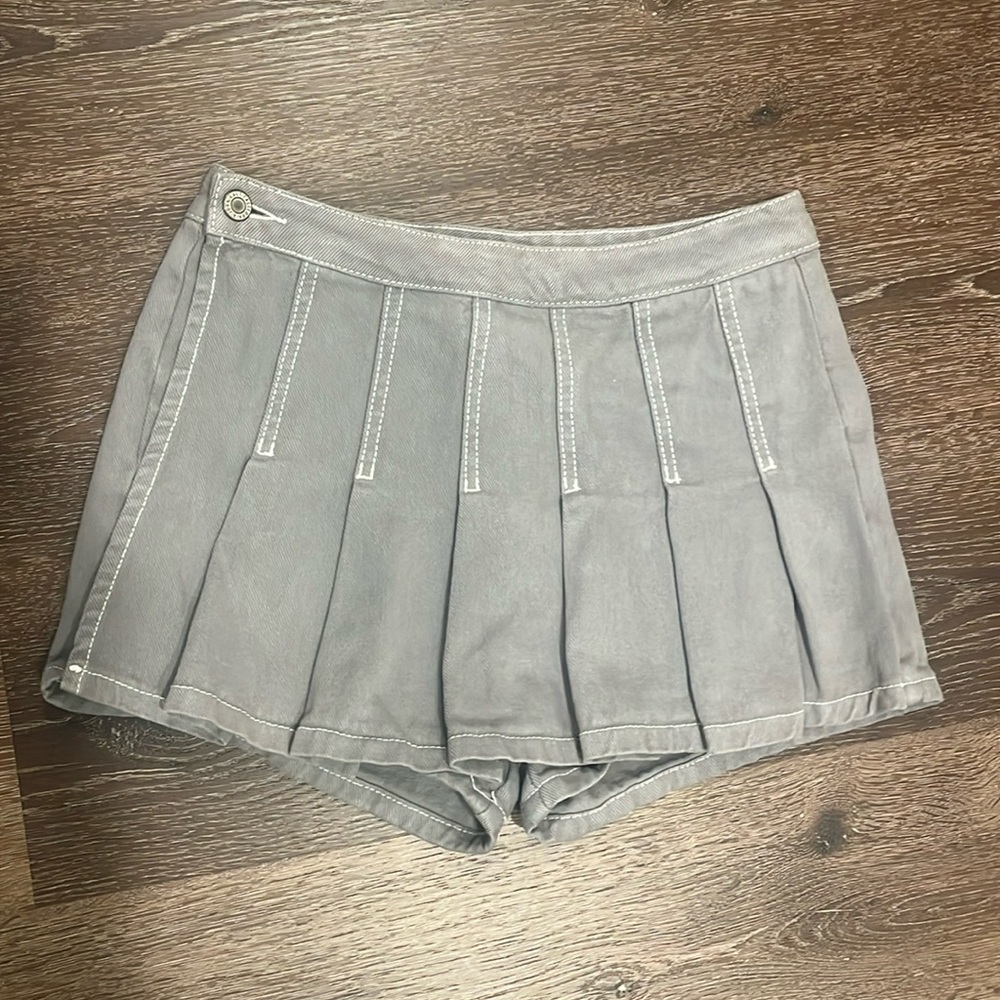 Brandy Melville Light Gray Pleated Skorts